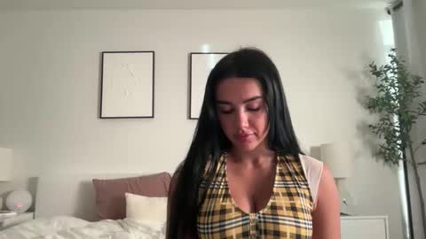 miafallsxo online show from 10/23/25, 12:32