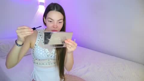 Snapshot of miafiora chatting on 05/08/26, 01:00 Mia online show from 05/08/26, 01:00
