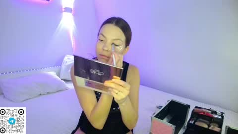 Snapshot of miafiora chatting on 05/15/26, 01:12 Mia online show from 05/15/26, 01:12