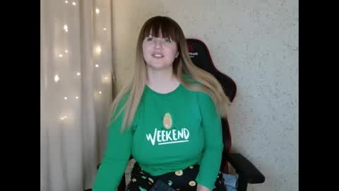 MiaFoxisJa online show from 11/25/25, 02:28