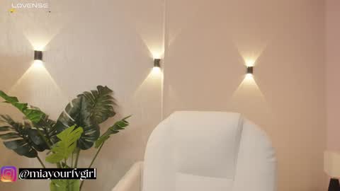 Mia Gomez online show from 09/13/25, 12:16