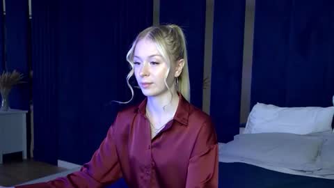 Snapshot of miagraces chatting on 09/18/25, 05:37 Mia online show from 09/18/25, 05:37