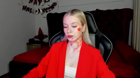 Mia online show from 10/31/25, 06:20