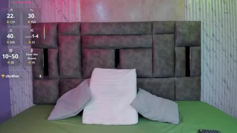 Snapshot of miah_palacio chatting on 10/27/25, 04:38 MIAH PALACIO online show from 10/27/25, 04:38
