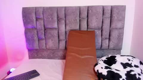 miah new independent model acount online show from 11/15/25, 01:25