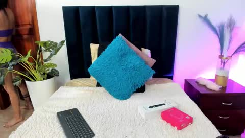 miahertz online show from 10/12/25, 05:01