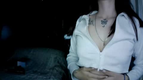 Snapshot of miahotvibes chatting on 09/16/25, 10:05 MiaVibes online show from 09/16/25, 10:05