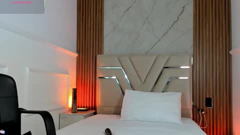 Miah  Sens online show from 11/22/25, 03:27