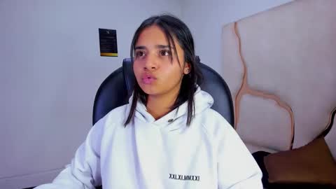 Snapshot of miahsex69 chatting on 11/25/25, 06:46 miahsex69 online show from 11/25/25, 06:46