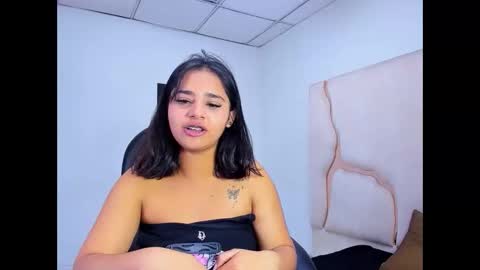 Snapshot of miahsex69 chatting on 11/30/25, 03:21 miahsex69 online show from 11/30/25, 03:21