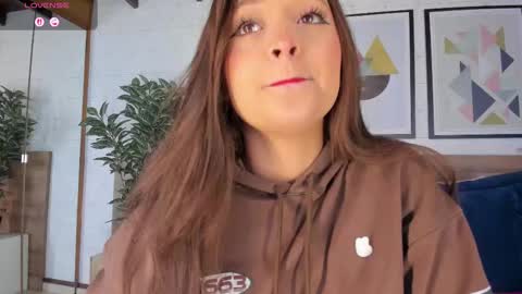 Mia  online show from 12/05/25, 03:48