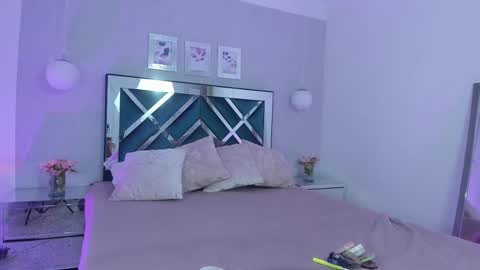 Mia Khalifa online show from 03/09/25, 11:36