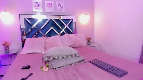 Mia Khalifa online show from 03/12/25, 05:38