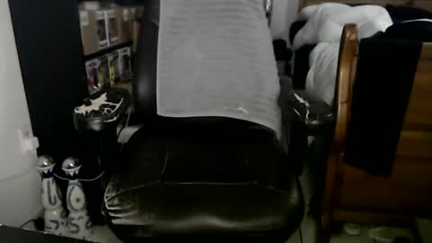 Snapshot of miaking chatting on 01/15/25, 05:29 Mark online show from 01/15/25, 05:29