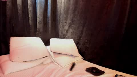 Mia online show from 06/11/26, 02:53