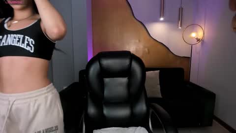 Snapshot of mialaurence_ chatting on 09/17/25, 07:15 Call me Mia online show from 09/17/25, 07:15