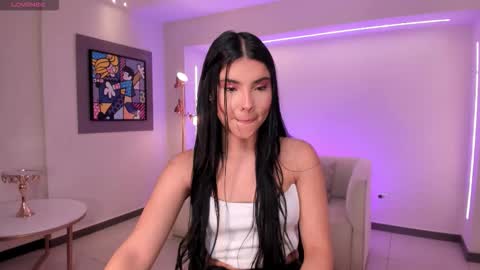 Snapshot of mialaurence_ chatting on 10/12/25, 11:20 Call me Mia online show from 10/12/25, 11:20