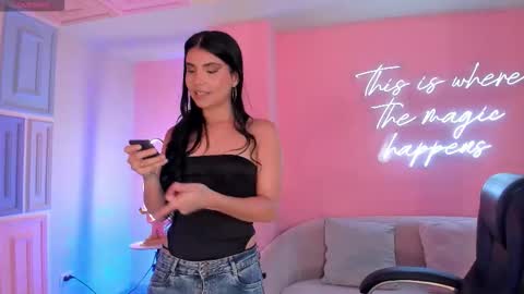 Snapshot of mialaurence_ chatting on 10/18/25, 07:03 Call me Mia online show from 10/18/25, 07:03