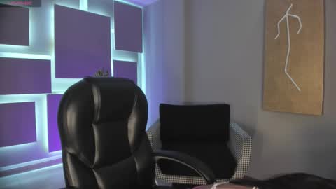 Snapshot of mialaurence_ chatting on 11/14/25, 07:23 Call me Mia online show from 11/14/25, 07:23