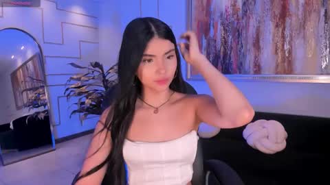 Snapshot of mialaurence_ chatting on 12/16/25, 07:30 Call me Mia online show from 12/16/25, 07:30