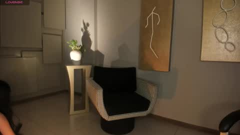 Snapshot of mialaurence_ chatting on 12/17/25, 07:09 Call me Mia online show from 12/17/25, 07:09