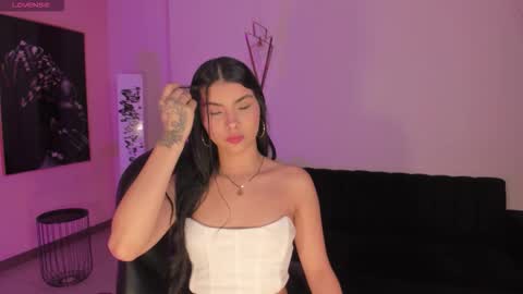 Snapshot of mialaurence_ chatting on 12/18/25, 11:16 Call me Mia online show from 12/18/25, 11:16