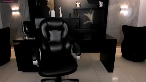 Snapshot of mialaurence_ chatting on 06/16/26, 07:27 Call me Mia online show from 06/16/26, 07:27