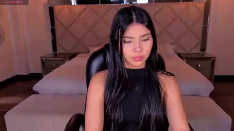 Snapshot of mialaurence_ chatting on 06/21/26, 05:37 Call me Mia online show from 06/21/26, 05:37