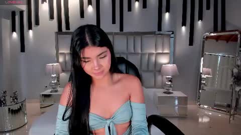 Snapshot of mialaurence_ chatting on 06/24/26, 07:02 Call me Mia online show from 06/24/26, 07:02