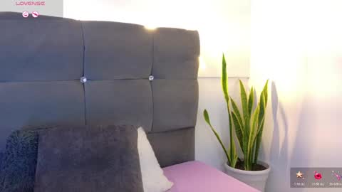 Snapshot of miamackleyn_ chatting on 05/16/26, 06:07 MIA online show from 05/16/26, 06:07