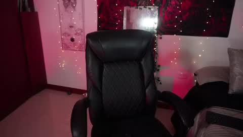Lili online show from 06/14/26, 01:58
