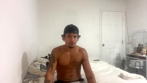 Snapshot of miamiclos1 chatting on 11/30/25, 01:48 miamiclos1 online show from 11/30/25, 01:48