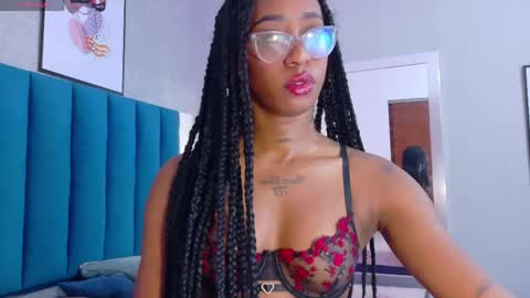 Mia  online show from 05/06/26, 12:32