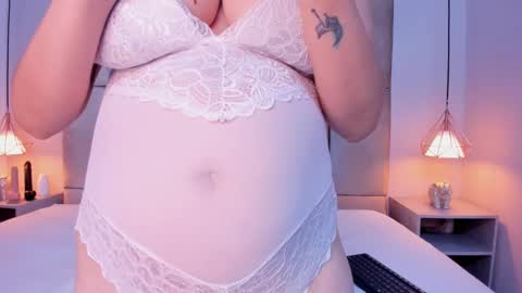 Snapshot of miamiller69 chatting on 02/02/25, 05:10 Mia online show from 02/02/25, 05:10