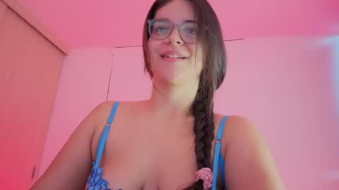 Snapshot of miamillerr_28 chatting on 05/23/26, 11:03 Mia online show from 05/23/26, 11:03