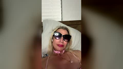 Snapshot of miamitransgirl305 chatting on 02/16/26, 02:51 miamitransgirl305 online show from 02/16/26, 02:51