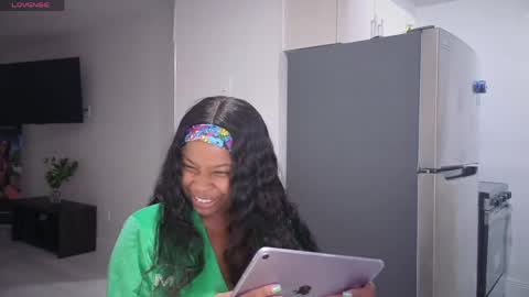 Snapshot of miamiworld chatting on 04/21/26, 02:51 MiamiWorld online show from 04/21/26, 02:51