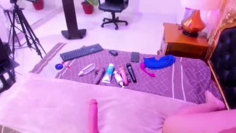 Mia online show from 10/17/25, 11:46