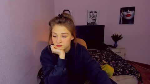 Snapshot of miapaw chatting on 01/03/25, 10:29 Mia online show from 01/03/25, 10:29