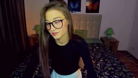 Snapshot of miapaw chatting on 01/07/25, 07:06 Mia online show from 01/07/25, 07:06