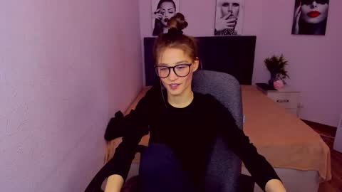 Snapshot of miapaw chatting on 01/18/25, 05:48 Mia online show from 01/18/25, 05:48