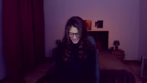 Snapshot of miapaw chatting on 01/21/25, 06:45 Mia online show from 01/21/25, 06:45