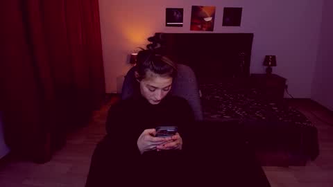 Snapshot of miapaw chatting on 01/25/25, 09:35 Mia online show from 01/25/25, 09:35