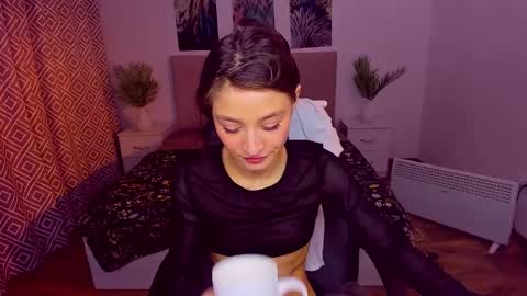 Snapshot of miapaw chatting on 01/30/25, 01:11 Mia online show from 01/30/25, 01:11