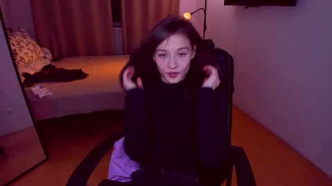 Snapshot of miapaw chatting on 02/06/25, 11:15 Mia online show from 02/06/25, 11:15