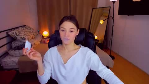 Snapshot of miapaw chatting on 02/11/25, 06:01 Mia online show from 02/11/25, 06:01