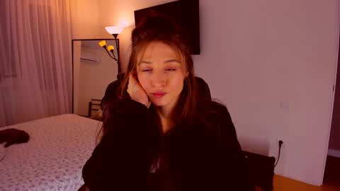 Snapshot of miapaw chatting on 01/17/26, 07:17 Mia online show from 01/17/26, 07:17