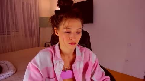 Snapshot of miapaw chatting on 02/12/26, 06:36 Mia online show from 02/12/26, 06:36