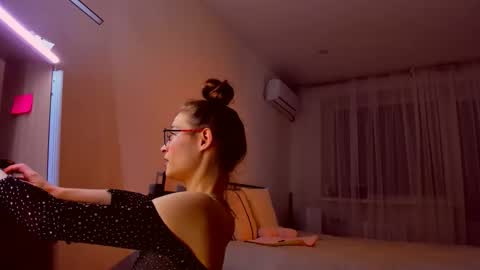 Snapshot of miapaw chatting on 03/12/26, 05:30 Mia online show from 03/12/26, 05:30