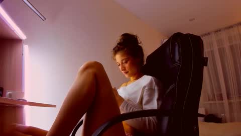 Snapshot of miapaw chatting on 03/26/26, 07:08 Mia online show from 03/26/26, 07:08